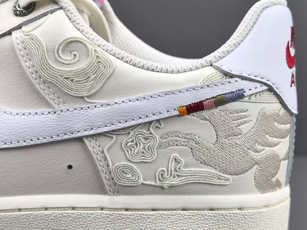 Vintage White Embroidered Low-Top Casual Sneakers