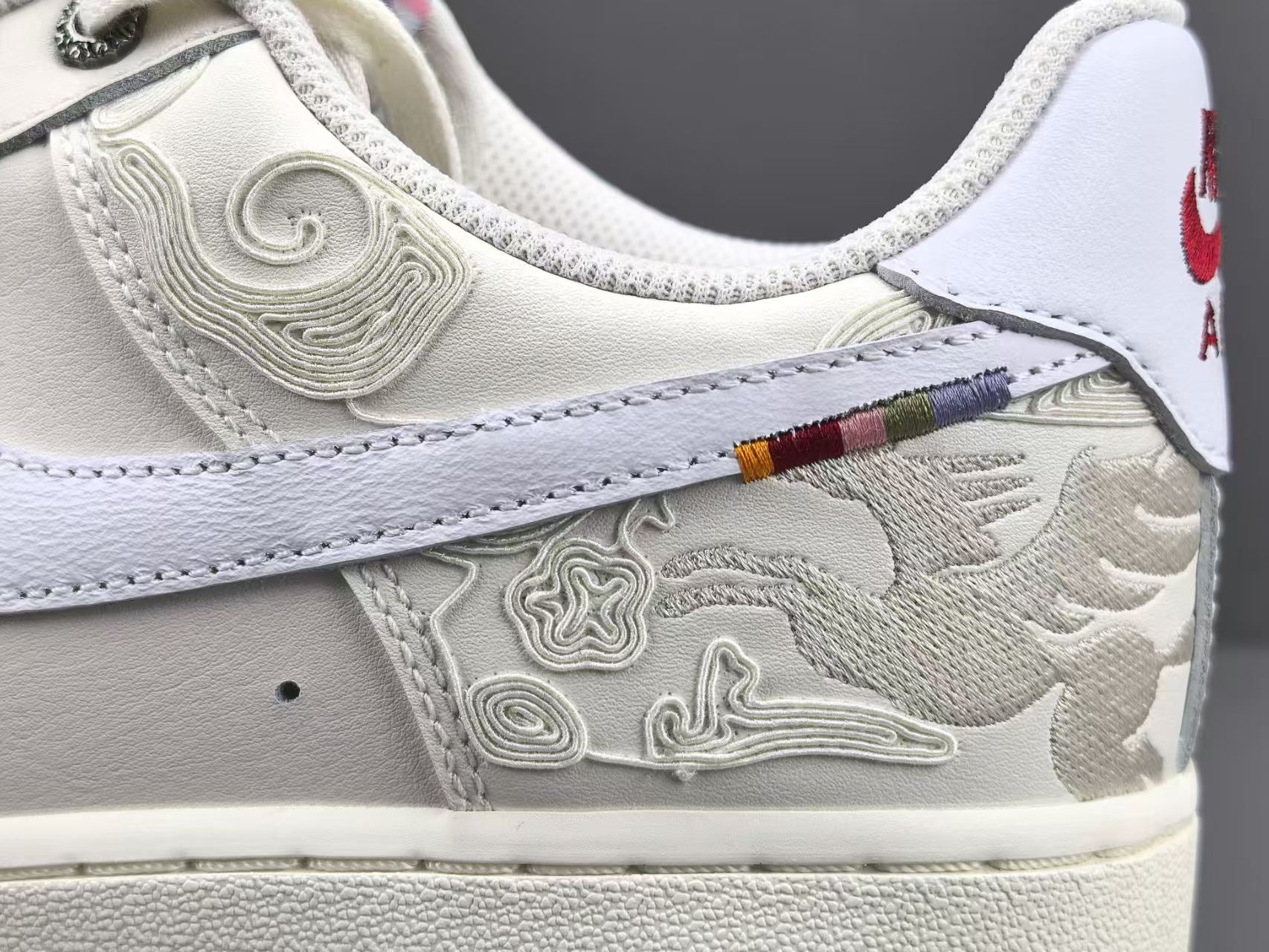 Vintage White Embroidered Low-Top Casual Sneakers