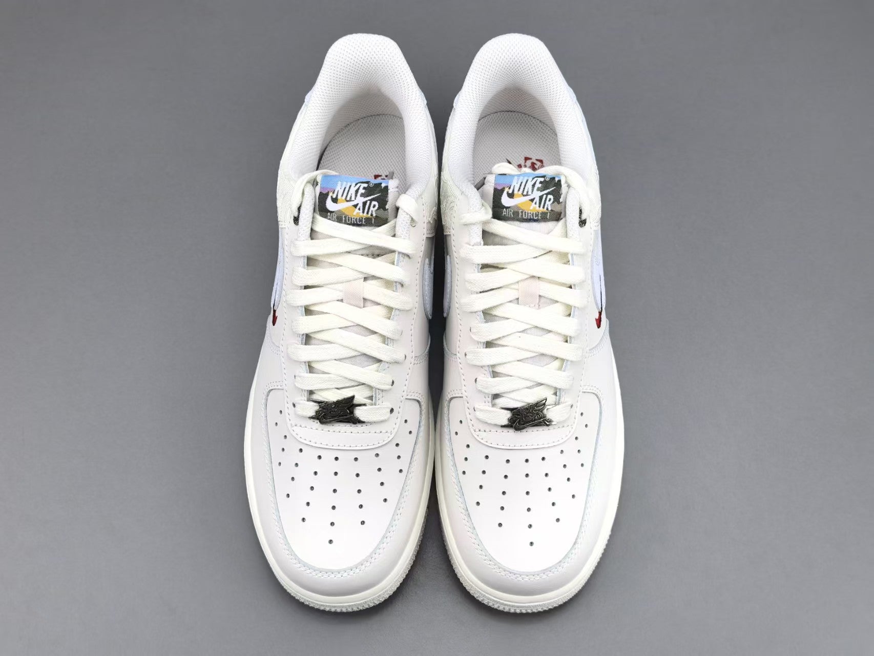 Vintage White Embroidered Low-Top Casual Sneakers