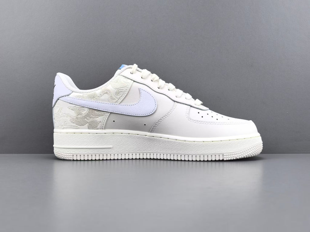 Vintage White Embroidered Low-Top Casual Sneakers
