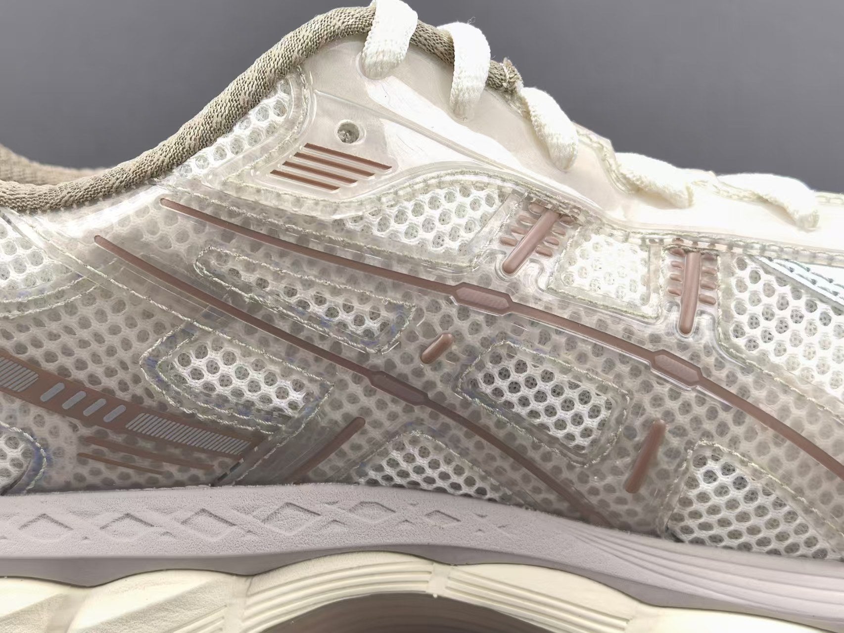 Retro Mesh Running Shoes – Cream Beige Edition
