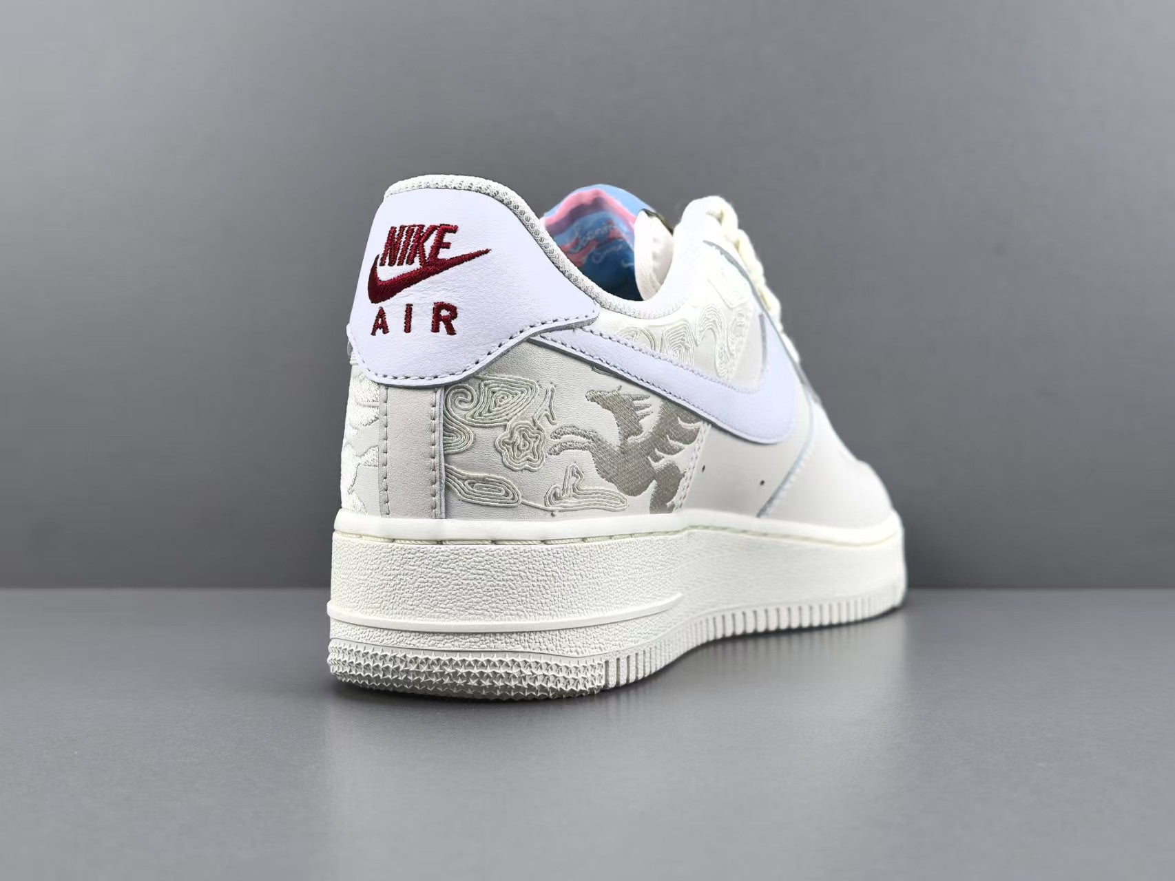 Vintage White Embroidered Low-Top Casual Sneakers