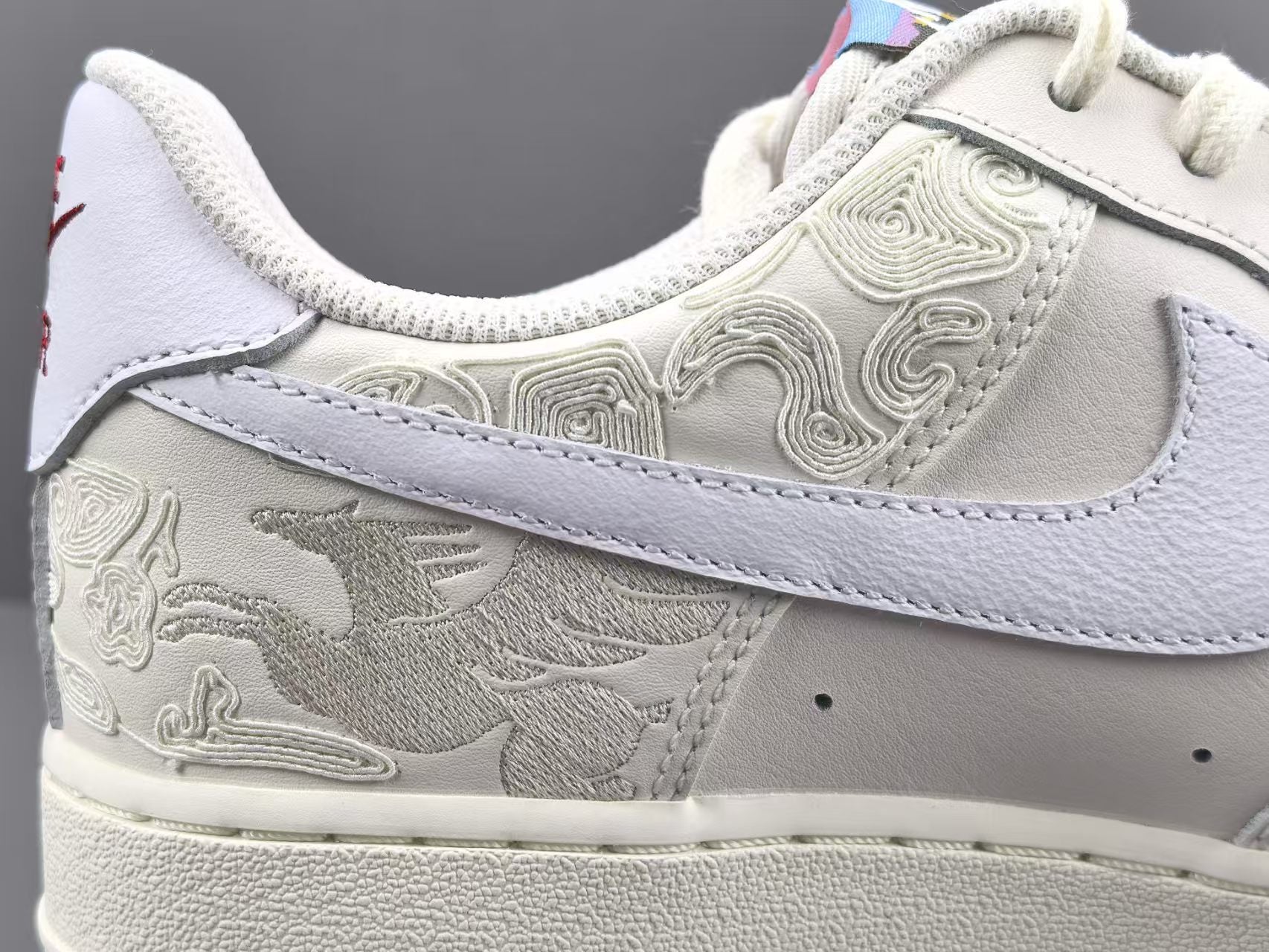 Vintage White Embroidered Low-Top Casual Sneakers