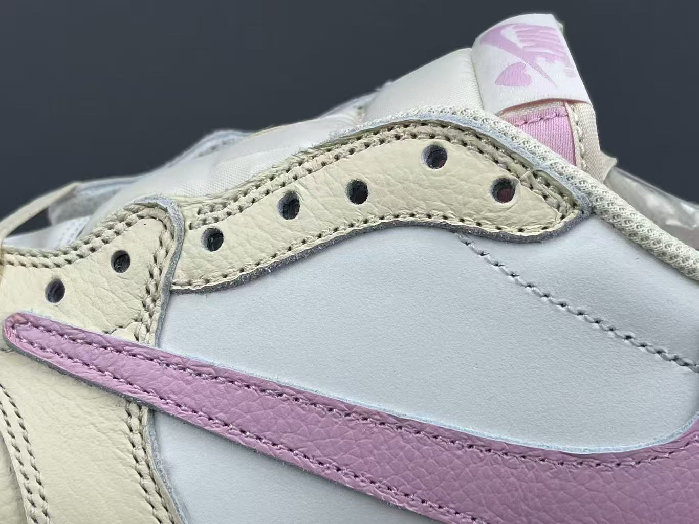 Cream Pink Low Top Casual Sneakers