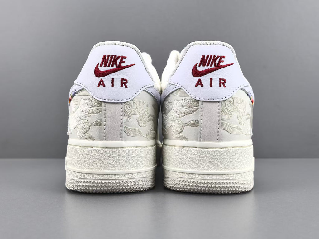 Vintage White Embroidered Low-Top Casual Sneakers