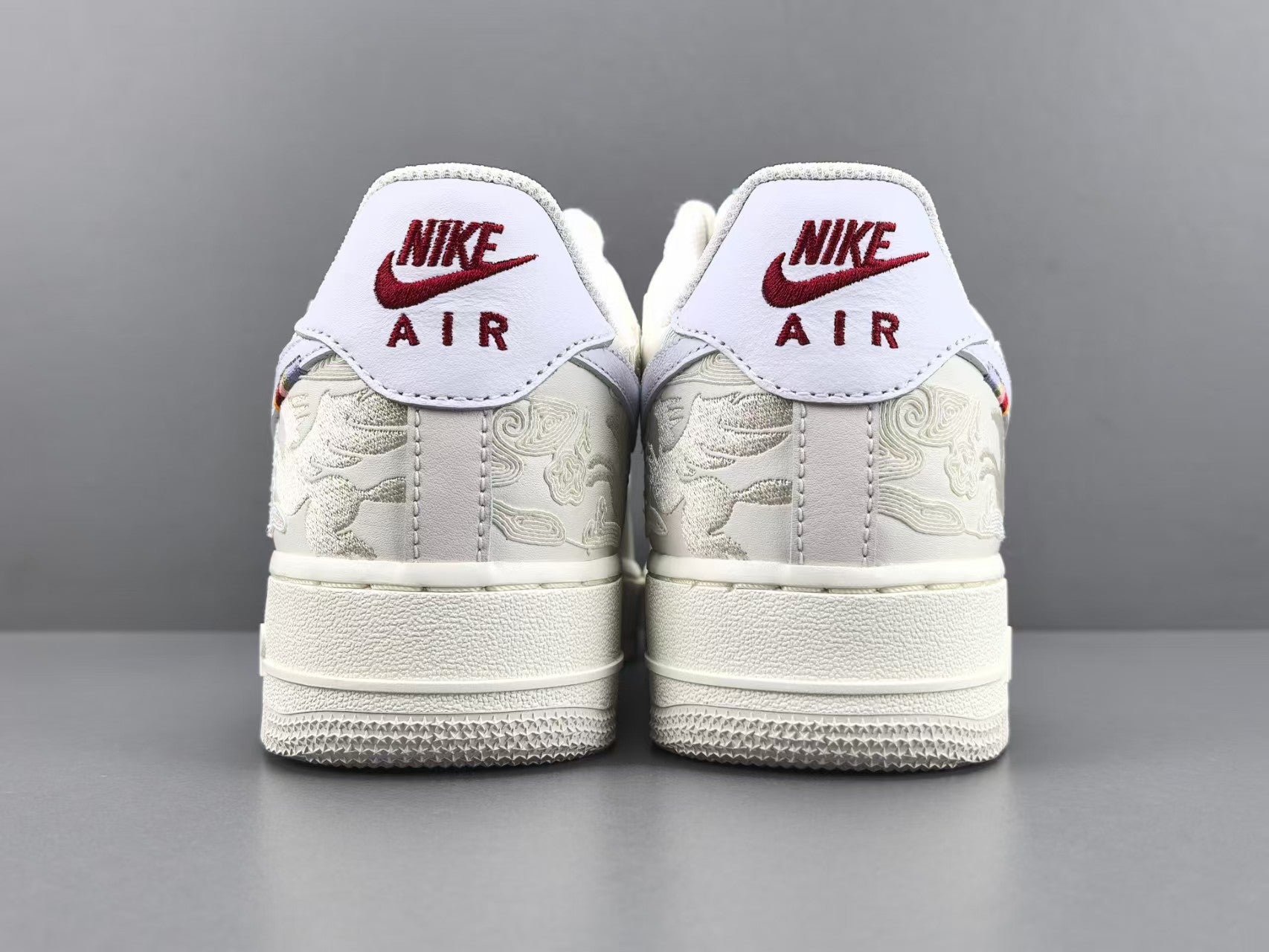 Vintage White Embroidered Low-Top Casual Sneakers