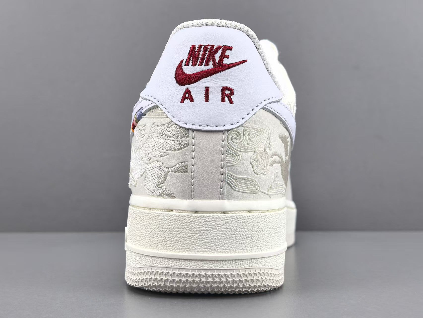 Vintage White Embroidered Low-Top Casual Sneakers