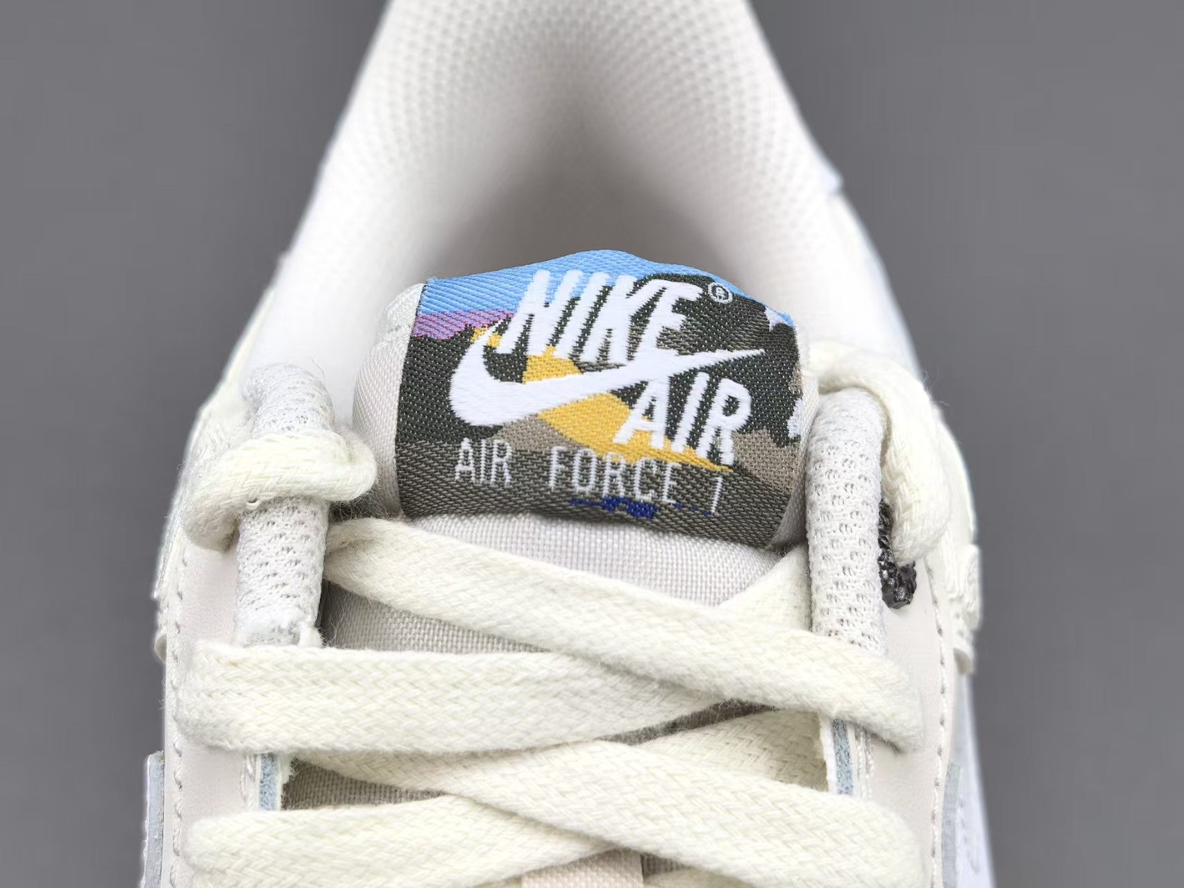 Vintage White Embroidered Low-Top Casual Sneakers