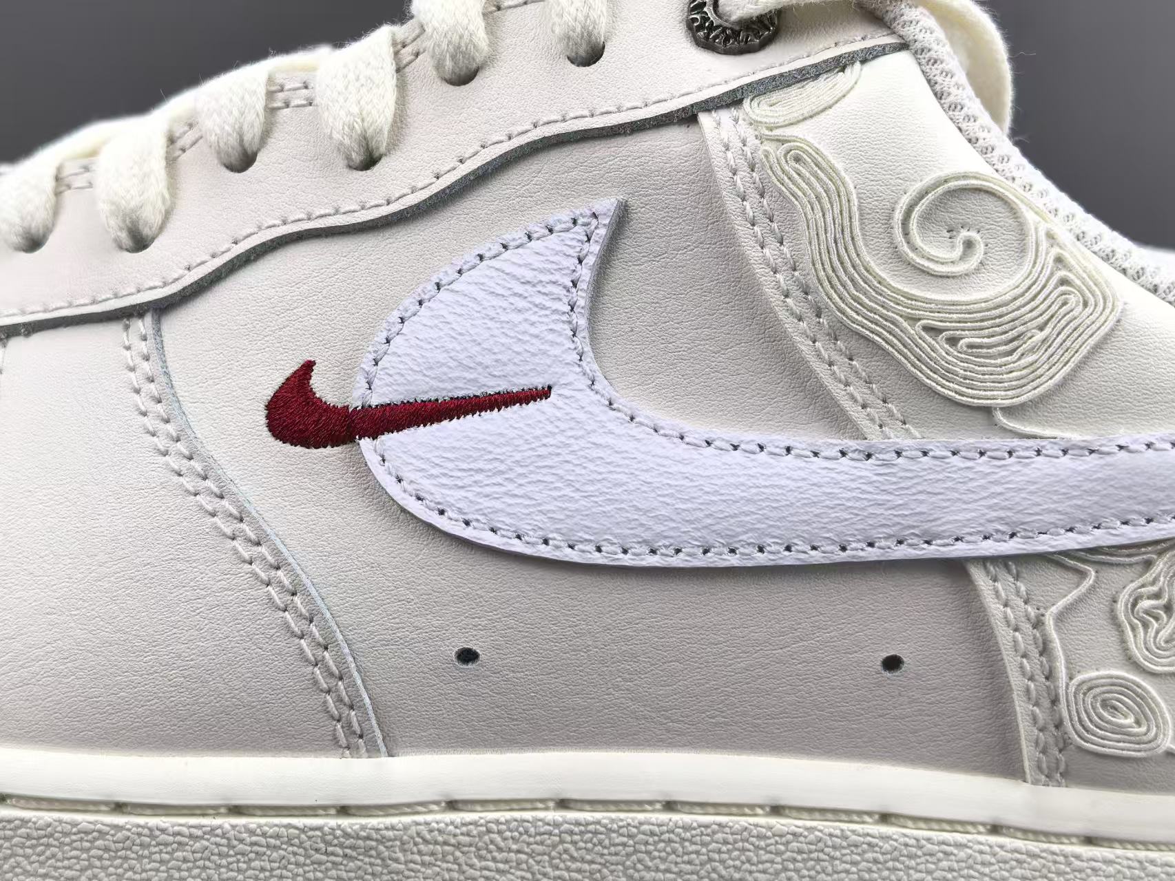 Vintage White Embroidered Low-Top Casual Sneakers