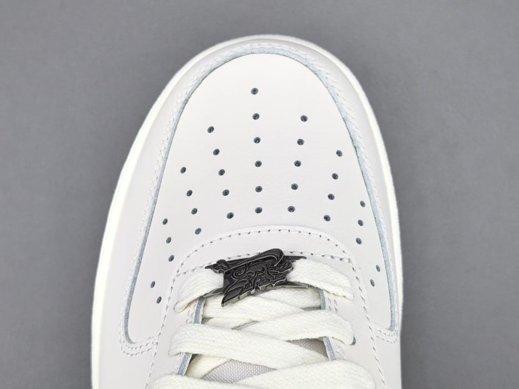 Vintage White Embroidered Low-Top Casual Sneakers