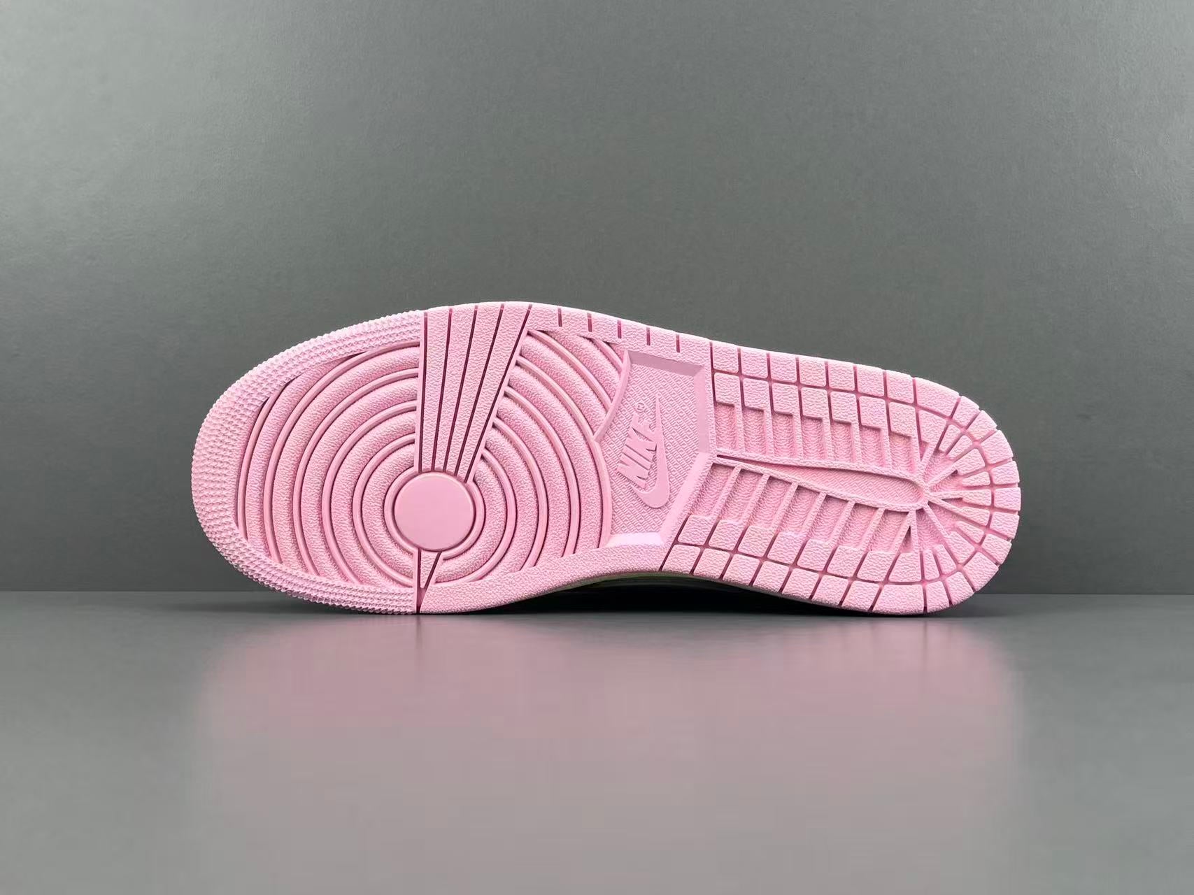 Cream Pink Low Top Casual Sneakers
