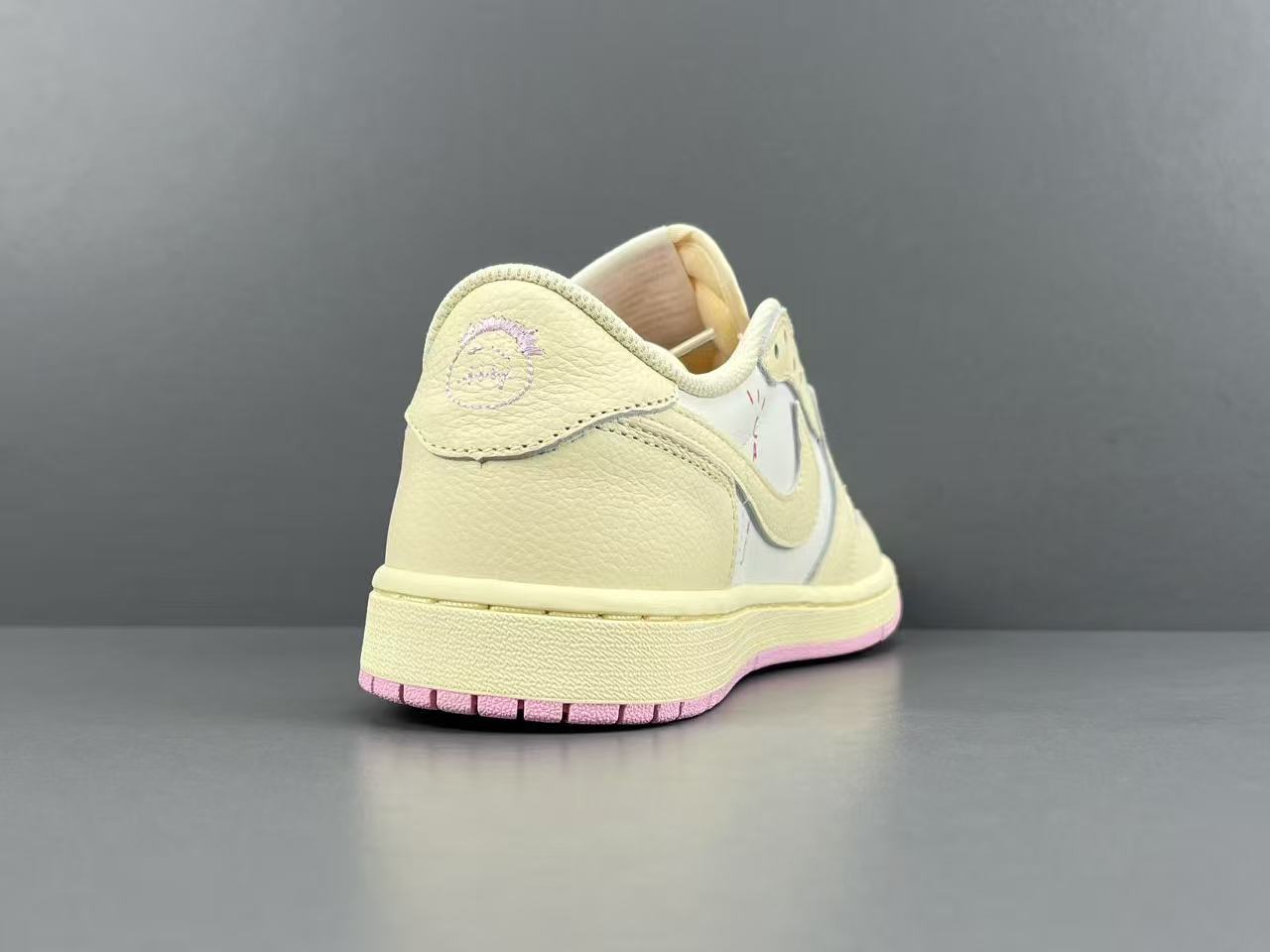 Cream Pink Low Top Casual Sneakers