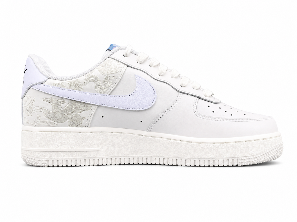 Vintage White Embroidered Low-Top Casual Sneakers