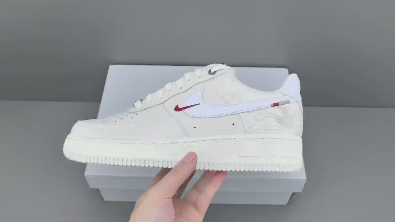 Vintage White Embroidered Low-Top Casual Sneakers